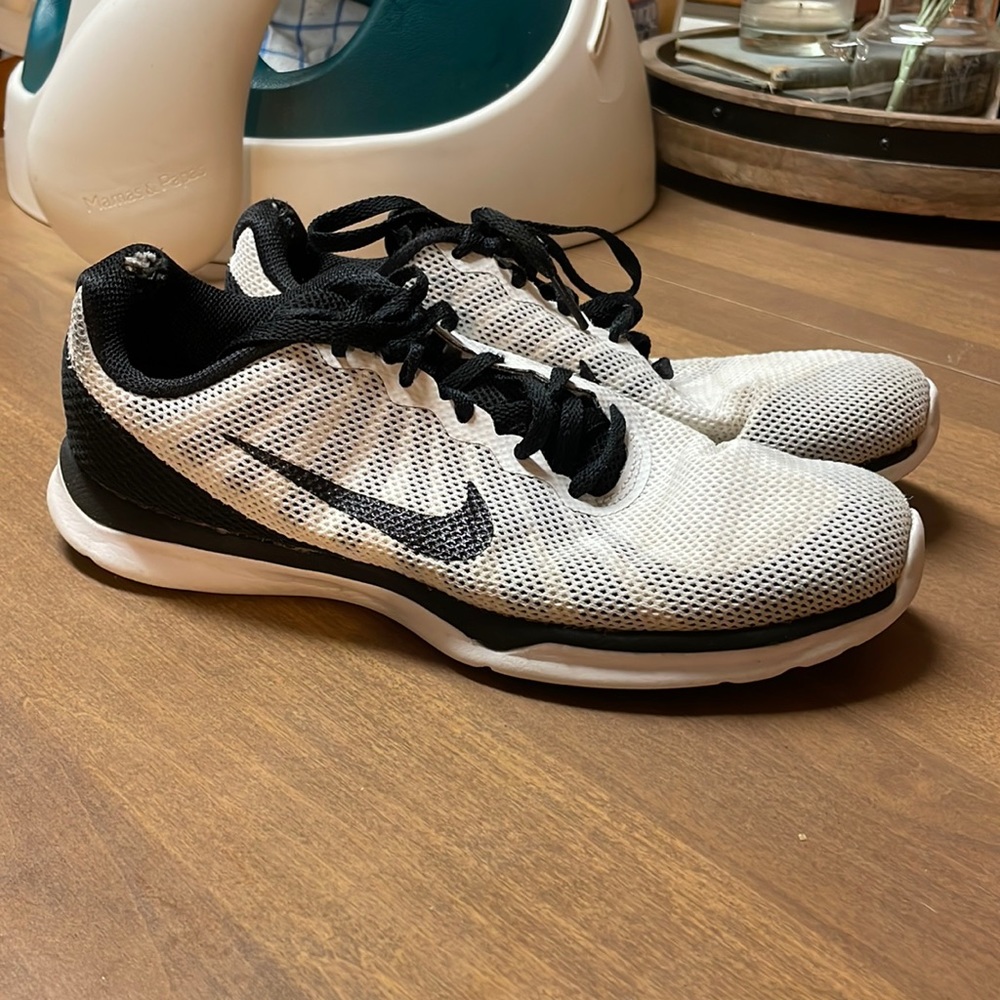 GUC- white and black Nike training shoes